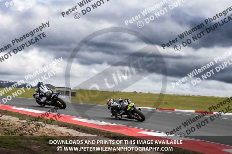 cadwell no limits trackday;cadwell park;cadwell park photographs;cadwell trackday photographs;enduro digital images;event digital images;eventdigitalimages;navarra;no limits trackdays;peter wileman photography;racing digital images;trackday digital images;trackday photos